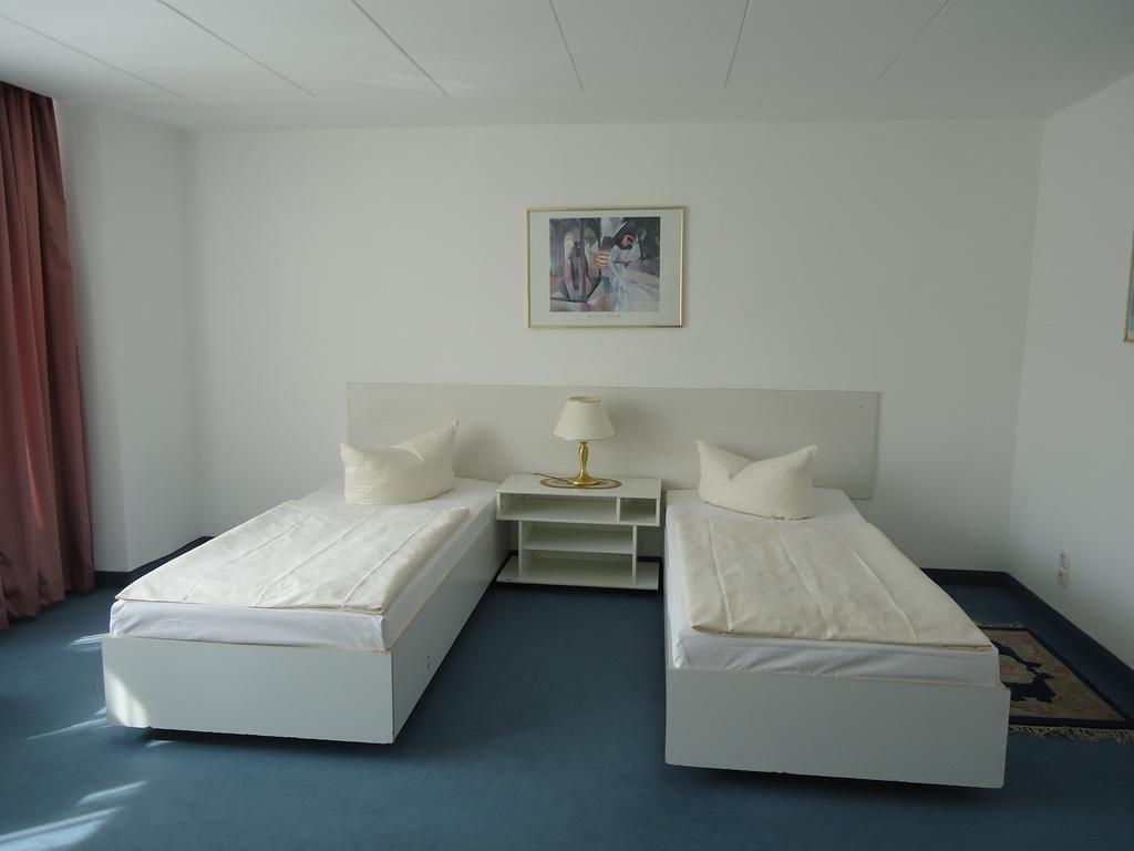 Hotel Kubrat Am Checkpoint Charlie Berlin Room photo