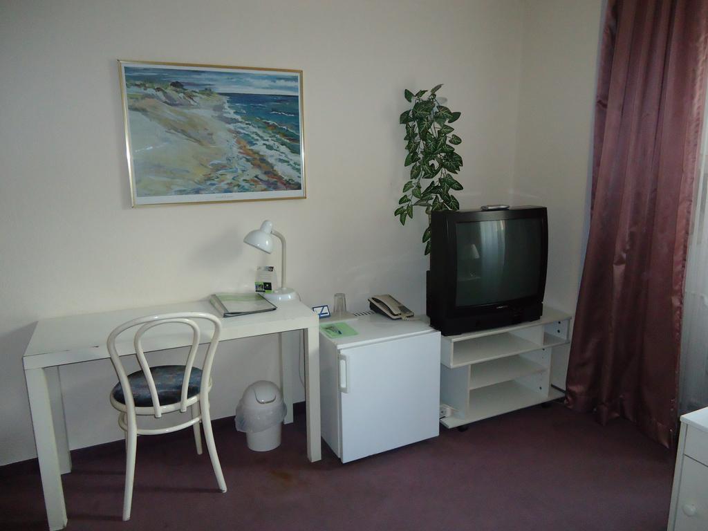 Hotel Kubrat Am Checkpoint Charlie Berlin Room photo