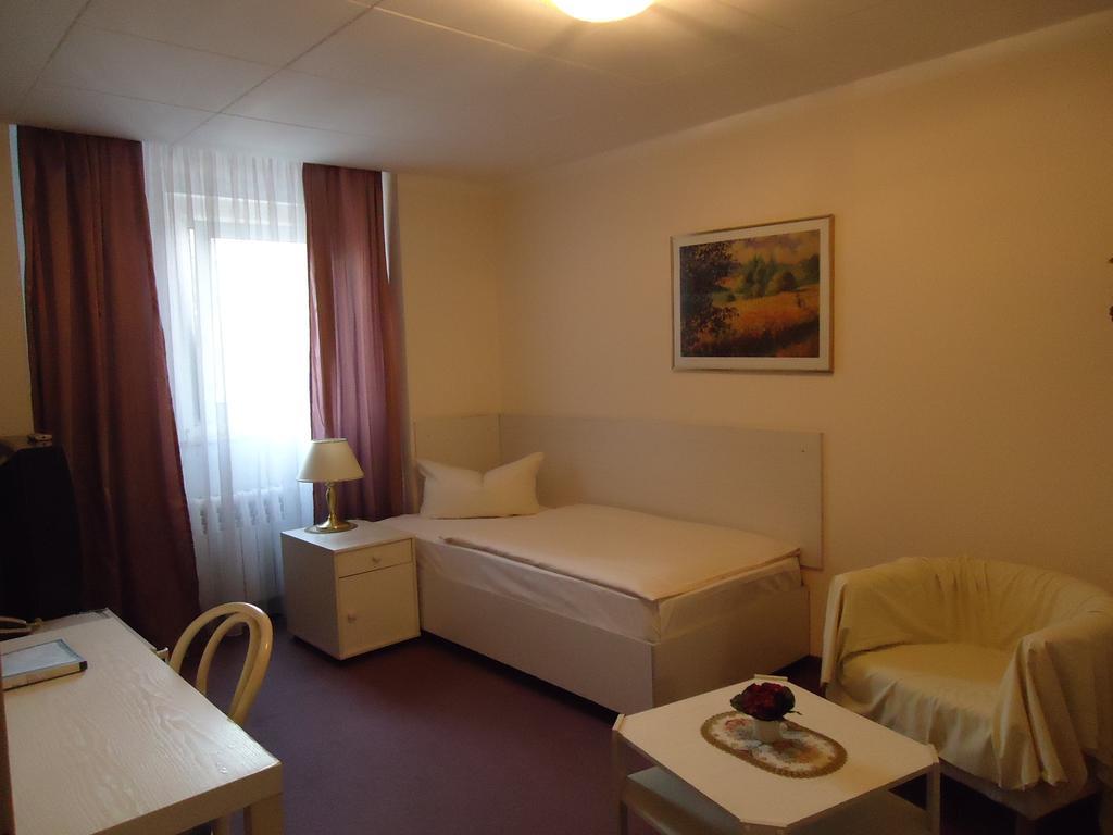 Hotel Kubrat Am Checkpoint Charlie Berlin Room photo